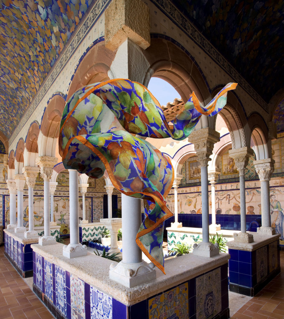 Museum shop articles - Palau Maricel cloister painting is the inspiration for "Malvasia de Sitges" silk scarf