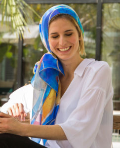 Headwrap for her, model, woman fashion accessory at new online silk scarves store Daba Disseny Barcelona